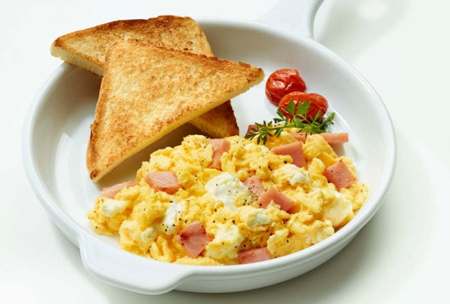 desayuno-de-huevo-con-pan